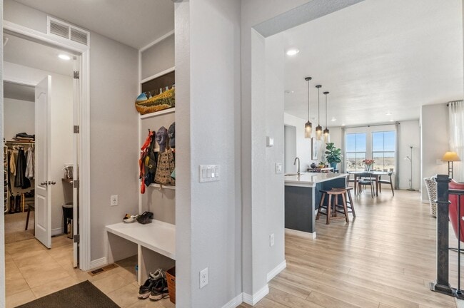 Building Photo - Stunning 4 Bedroom/ 3 Bath Home in Sterling Ranch