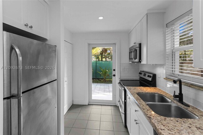 Building Photo - 3625 SW 37th Ave