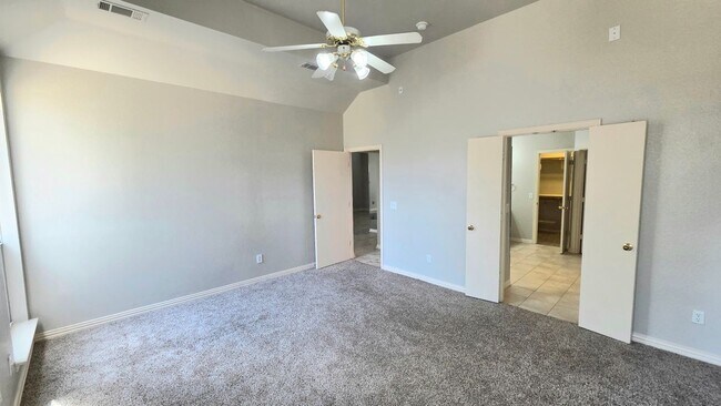 Building Photo - 4101 Pinewood Dr
