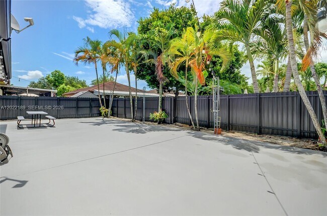 Building Photo - 15548 SW 19th Ln