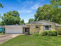 Building Photo - 806 Wisteria Way