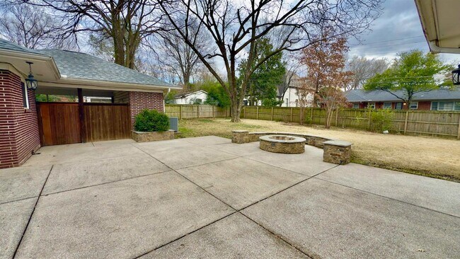 Building Photo - 5209 Walnut Grove Rd