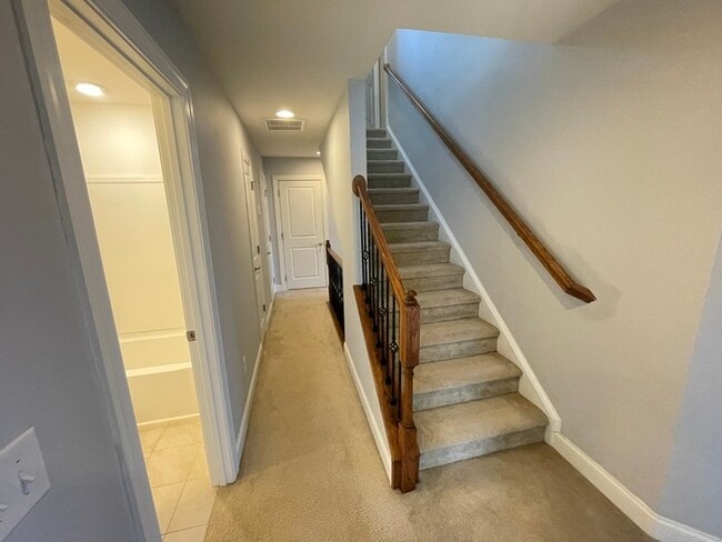 Building Photo - Crutcher Station home off Station Camp Blvd!