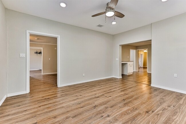 Building Photo - 1318 N Rogers Rd