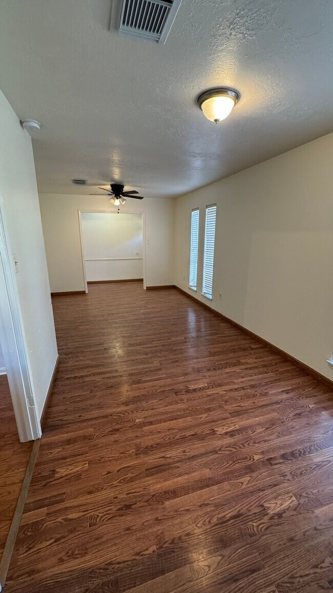 Building Photo - 9207 Portal Dr