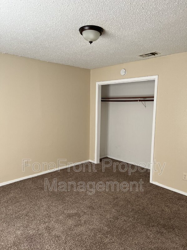 Building Photo - 105 Smith Ln