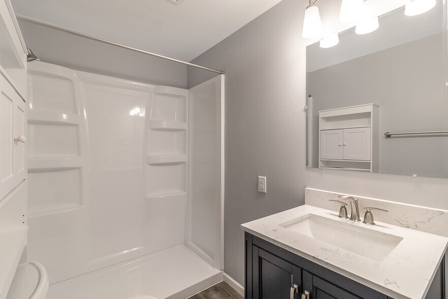 Building Photo - 404 James Ave