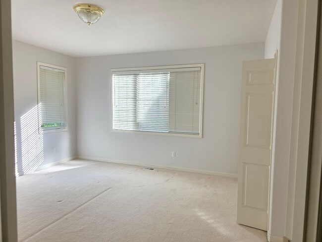 Building Photo - 15824 SE 59th Pl