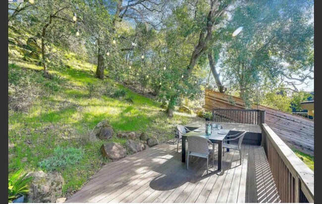 Building Photo - Beautiful and Quiet 3 bedroom 3 bath home ...