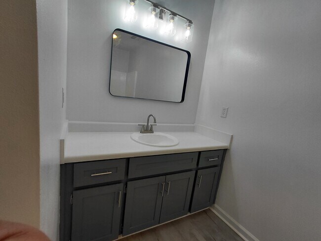 Building Photo - 208 Woodcarver Trail