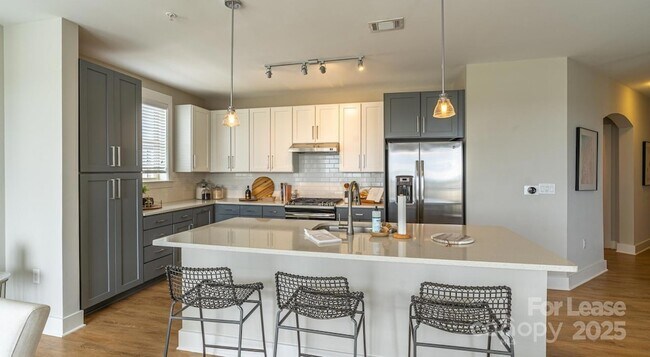 Building Photo - 6408 Providence Farm Ln