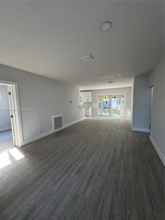 Building Photo - 2843 Dewey St