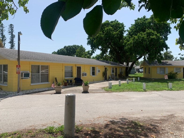 Building Photo - 2005-2011 Bayshore Rd
