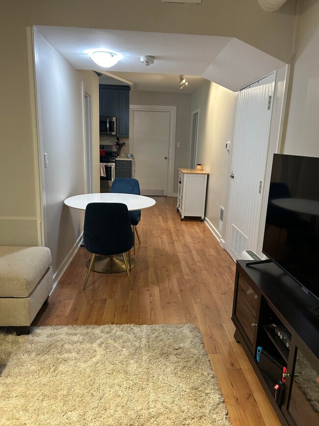 Building Photo - 1928 N Lincoln Ave