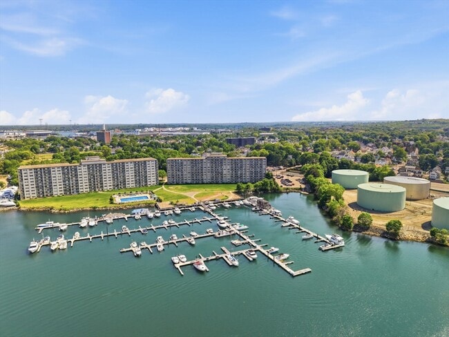 Building Photo - 100 Cove Way