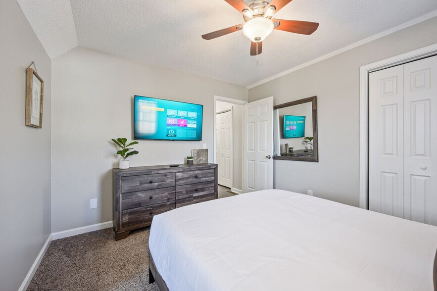 Building Photo - 23 Magnolia Ct