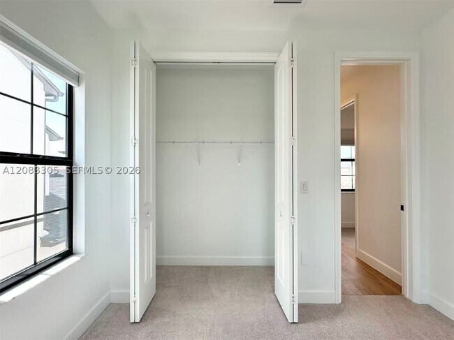 Building Photo - 8436 Lyside Dr