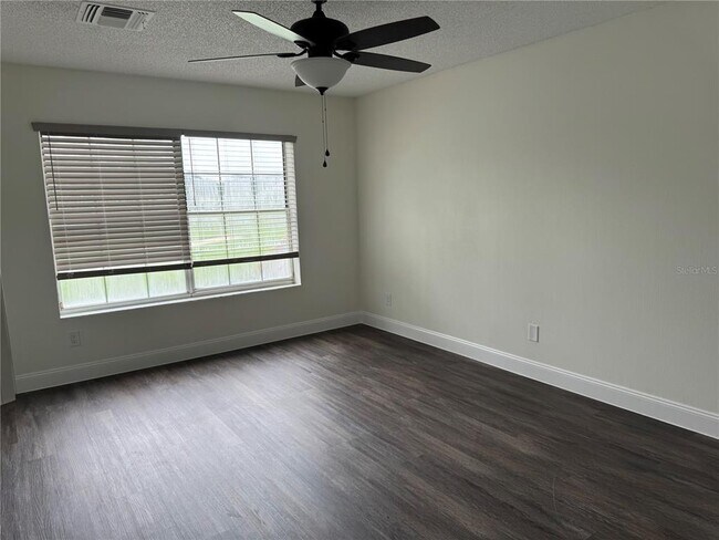 Building Photo - 2450 Sweetwater Country Club Dr