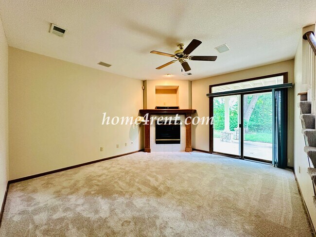 Building Photo - Exceptional 1.5 Story Home in the Prestigious Loch Lloyd Community!