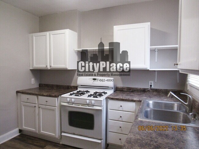 Building Photo - *Move in Special* 925 N Gladstone Ave. Ind...