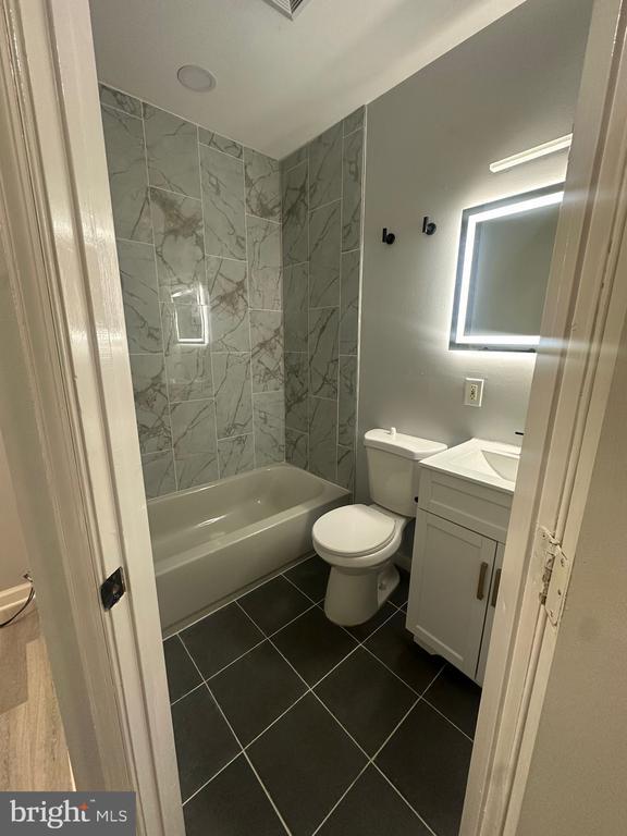 Building Photo - 1724 Master St