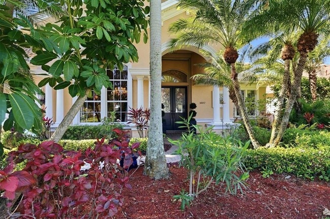 Building Photo - 1007 3rd St E