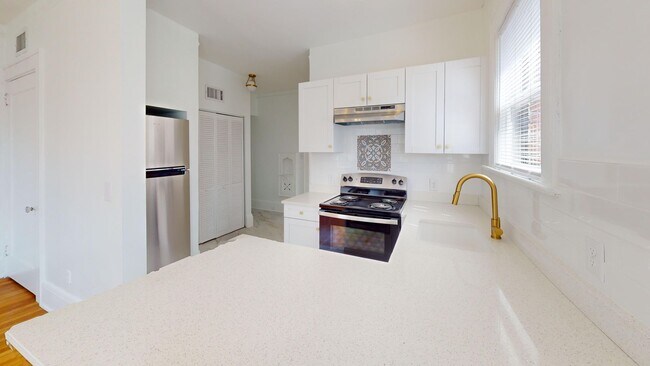 Building Photo - 2335 Riverside Ave! - 2ND FLOOR UNIT