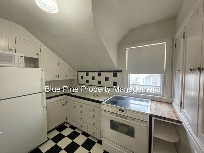 Building Photo - 302 12th St