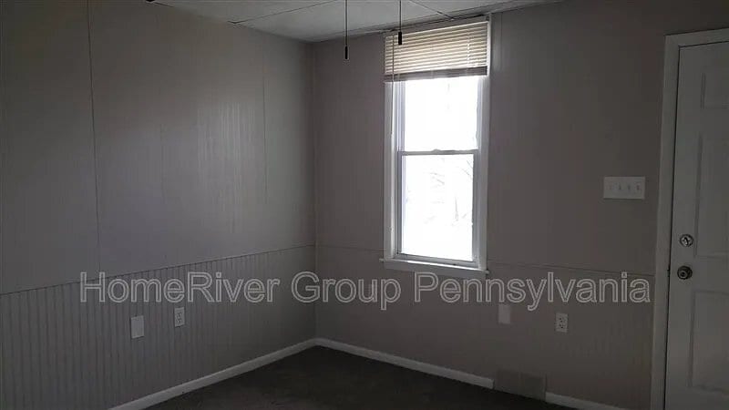 Building Photo - 806 Cowan Ave