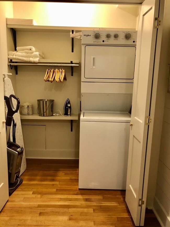 Building Photo - Available June 2026 – Furnished 1BR in Hundred Oaks | Utilities Included