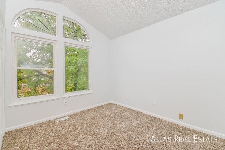 Building Photo - 8560 Ilex Dr