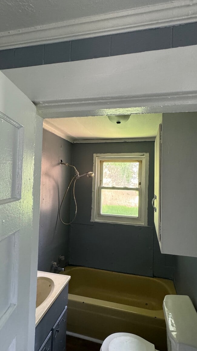 Building Photo - 910 Morris St