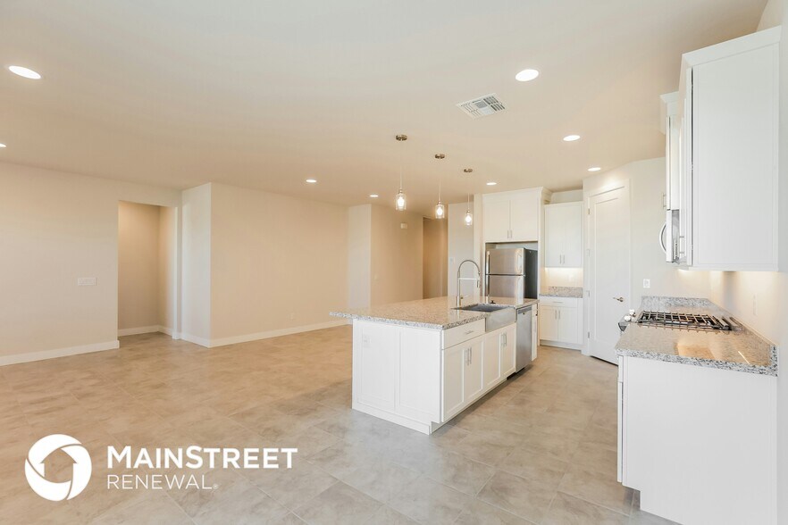 Building Photo - 8708 S 69th Dr