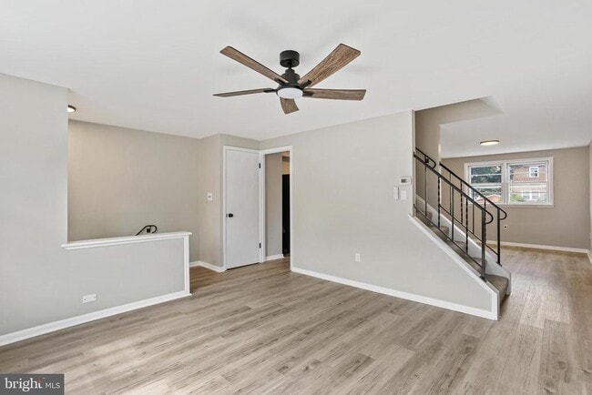 Primary Photo - 934 Circle Dr