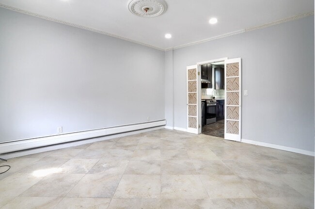 Building Photo - 73 Wales Ave