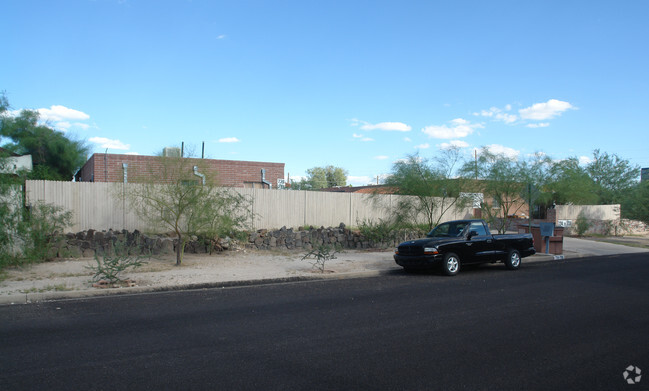 Building Photo - 724-738 N 10th Ave