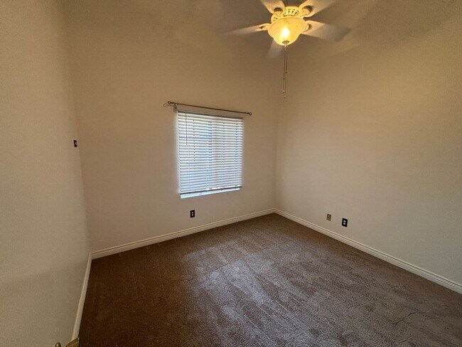 Building Photo - 2 Bedroom + Loft Condo for Rent in Canyon Country!