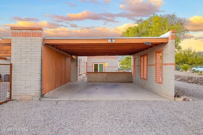 Building Photo - 3721 N Sierra Madre Dr