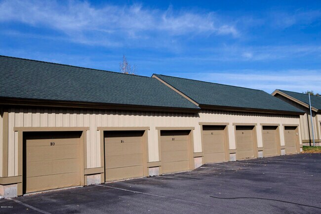 Building Photo - 705 Nogal Rd