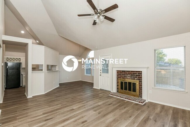 Building Photo - 3 Bedroom Pet-Friendly Home in FORT WORTH, TX with Main Street Renewal