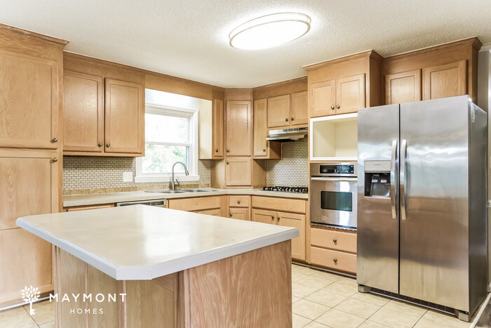 Building Photo - 2518 Fairgreen Dr