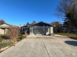 Building Photo - Cozy  3 Bed, 1.5 Bath Home for Rent!