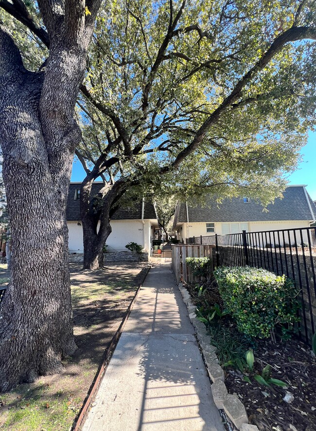 Building Photo - 900 S Weatherred Dr