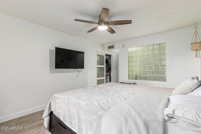 Building Photo - 2934 N 22nd Pl