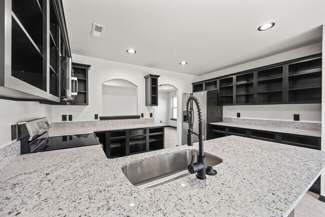 Building Photo - Charming 3-Bed Home in Rogers – Spacious Yard, Modern Comfort, Great Location