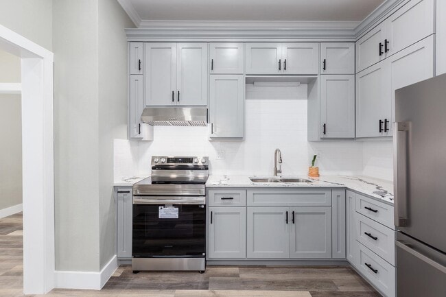 Building Photo - 121 W Kerr Ave