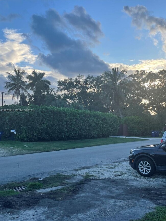 Building Photo - 1451 NE 118th St