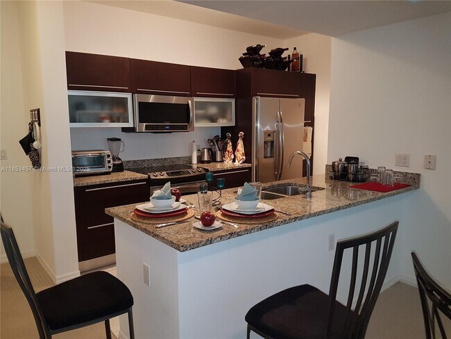 Building Photo - 950 Brickell Bay Dr