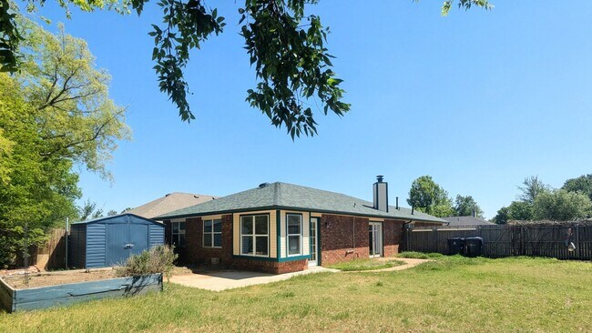 Building Photo - Well-Maintained 3 Bed Home in Edmond | Pet Friendly + Fenced Yard