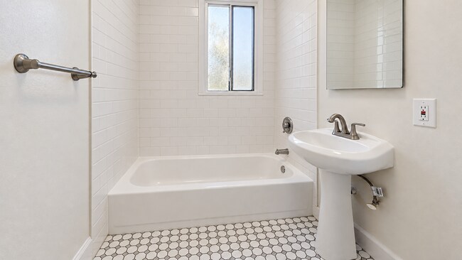 Building Photo - 326 Normandie Ave